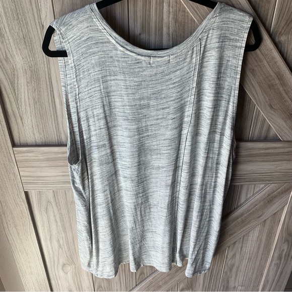 Old Navy Split Back Tank Top - Picture 4 of 8